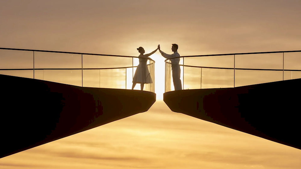 The distance between the two sides of the bridge is also the stopping point of the sun when sunset falls